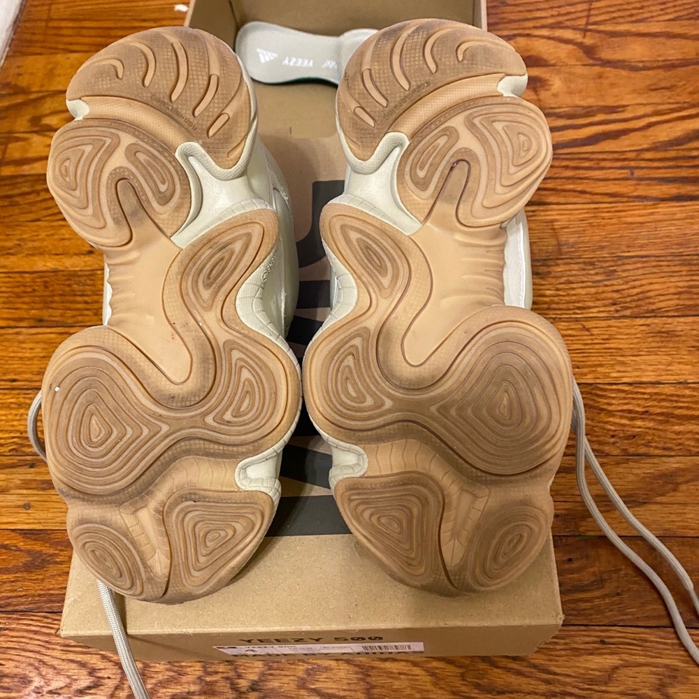Yeezy 500 - Picture 3 of 3